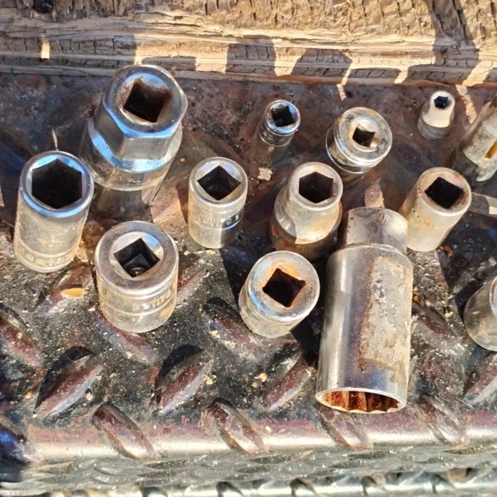 Assorted Metal Socket Set - Picture 2 of 3